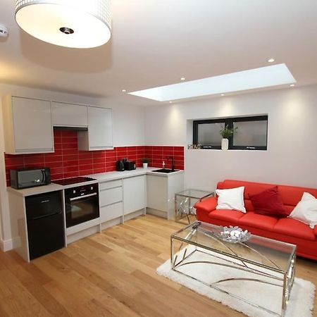 Lovely One Bed Apartment-Near All Transport-Village-Freeparking London Exteriör bild