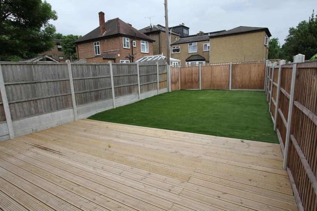 Lovely One Bed Apartment-Near All Transport-Village-Freeparking London Exteriör bild