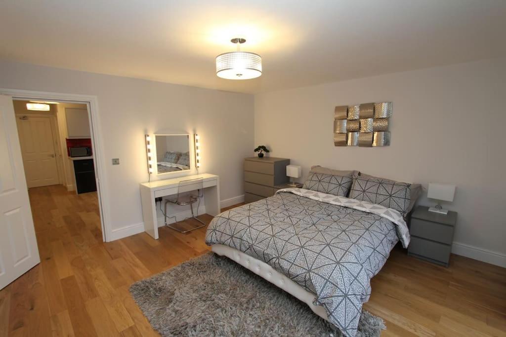 Lovely One Bed Apartment-Near All Transport-Village-Freeparking London Exteriör bild