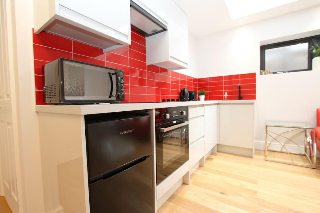 Lovely One Bed Apartment-Near All Transport-Village-Freeparking London Exteriör bild