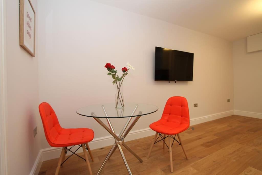 Lovely One Bed Apartment-Near All Transport-Village-Freeparking London Exteriör bild